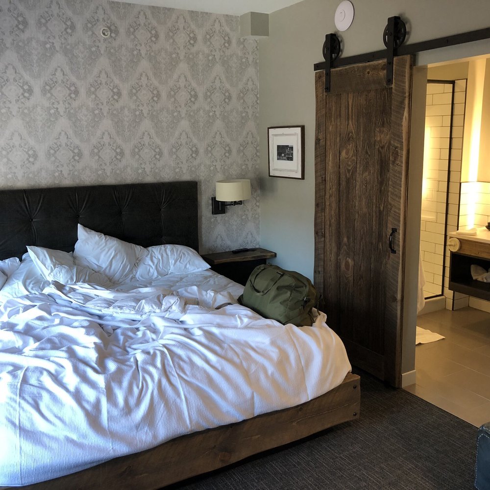 Hotel Crosby - Standard king room - Hotels Near Me - Stillwater, Minnesota