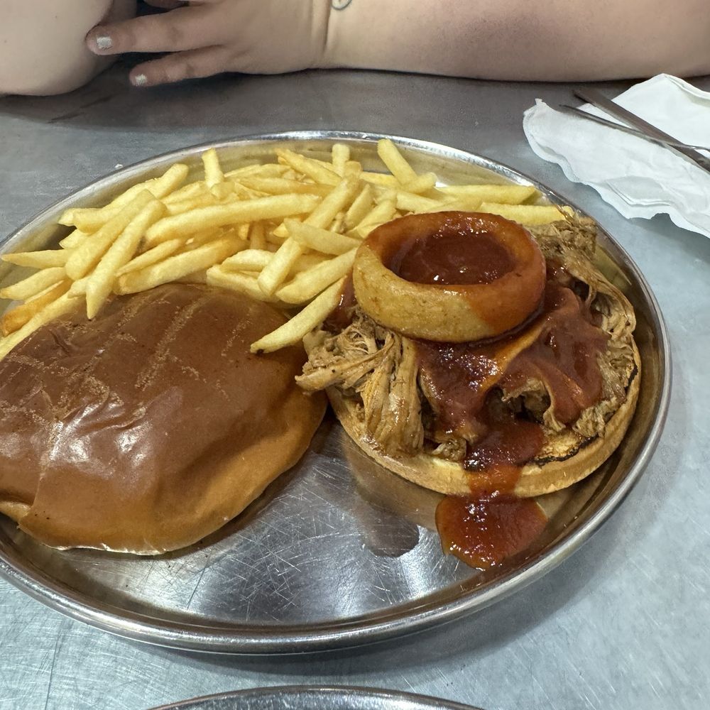 Cruiser's Cafe 66 - Pulled Bbq Pork Sandwich - American Near Me - Williams, Arizona Cruiser's Cafe 66 - Pulled Bbq Pork Sandwich - American Near Me - Williams, Arizona