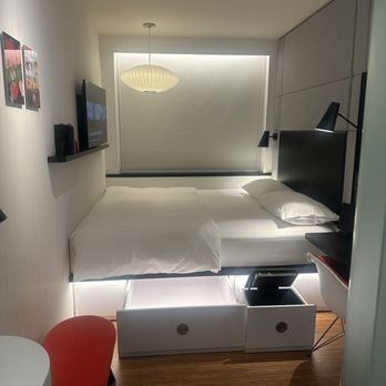 CitizenM - Room 6th floor - Hotels Near Me - Los Angeles, California