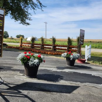 Tanners Orchard - Front entrance - Farms Near Me - Speer, Illinois Tanners Orchard - Front entrance - Farms Near Me - Speer, Illinois
