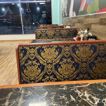 Pho Tammy - Look at how nice the seats are. - Vietnamese Near Me - Santa Ana, California