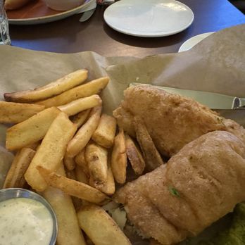 DoG Street Pub - Fish and chips - British Near Me - Williamsburg, Virginia
