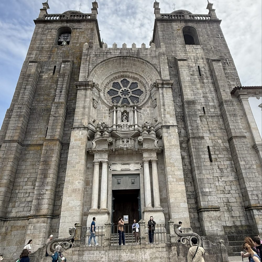 Sé do Porto - Photo 5: Front of the cathedral - Churches Near Me - Porto, 13