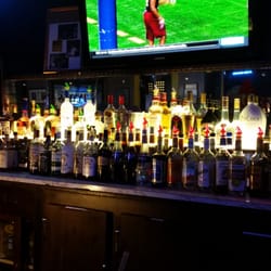 Axel's Inn - Nicely stocked bar.
