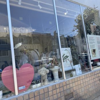 Aki's Cleaners - Laundry Services Near Me - San Francisco, California