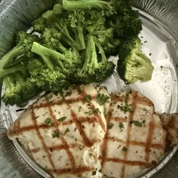 Peppino's Pizza - grilled chicken and broccoli - Pizza Near Me - Grand Rapids, Michigan Peppino's Pizza - grilled chicken and broccoli - Pizza Near Me - Grand Rapids, Michigan