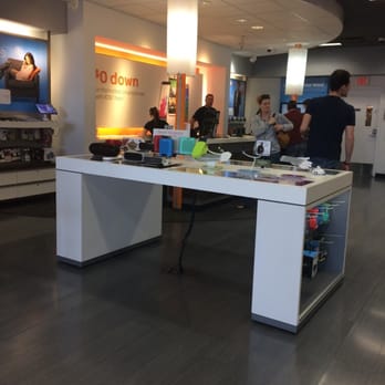AT&T Store - Inside the store - Mobile Phones Near Me - Henderson, Nevada