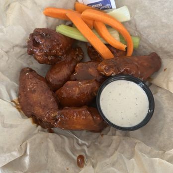 Garfinkel's - Amazing chicken wings ! So tasty - Sports Bars Near Me - Vail, Colorado