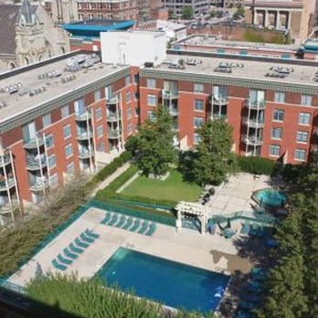 Downtowneliving - Aerial shot of Gramercy apartments overlooking the courtyard and pool - Apartments Near Me - Cincinnati, Ohio