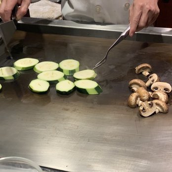 Restaurant SUNTORY - Putting in work - Japanese Near Me - Honolulu, Hawaii