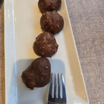 Jaleo - Profiterioles with chocolate - Catalan Near Me - Barcelona, B