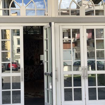 UNA - Front entrance is elegant - Hotels Near Me - Florence, FI