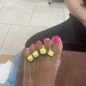 V Nails & Spa - Classic pedicure - Nail Salons Near Me - Des Plaines, Illinois