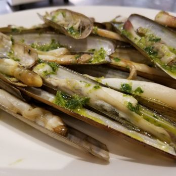 El Pescaito de Carmela - grilled navajas - Seafood Near Me - Granada, GR El Pescaito de Carmela - grilled navajas - Seafood Near Me - Granada, GR