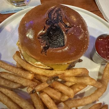 Lulu's Waikiki - Kalua pig bbq burger....Amazing! - Burgers Near Me - Honolulu, Hawaii Lulu's Waikiki - Kalua pig bbq burger....Amazing! - Burgers Near Me - Honolulu, Hawaii