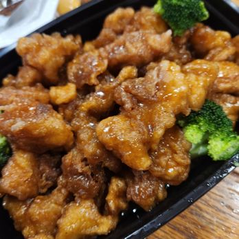 CaiE Oriental Asian Bistro - Mandarin chicken, not bad - Dim Sum Near Me - Sparks, Nevada