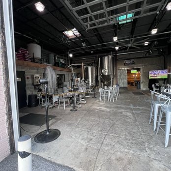 Broken Bow Brewery - Semi-outdoor seating - Breweries Near Me - Tuckahoe, New York