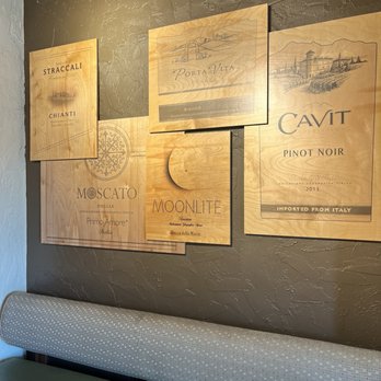 Olive Garden Italian Restaurant - Decor - Italian Near Me - Champaign, Illinois