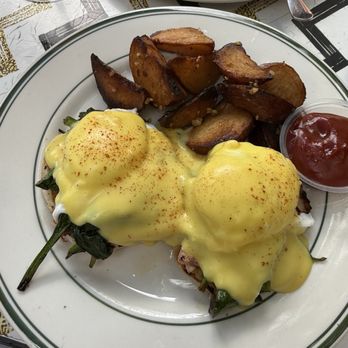 7th & Carson - Eggs Benedict - New American Near Me - Las Vegas, Nevada