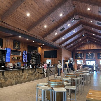 Paradise Springs Winery - Wineries Near Me - Clifton, Virginia