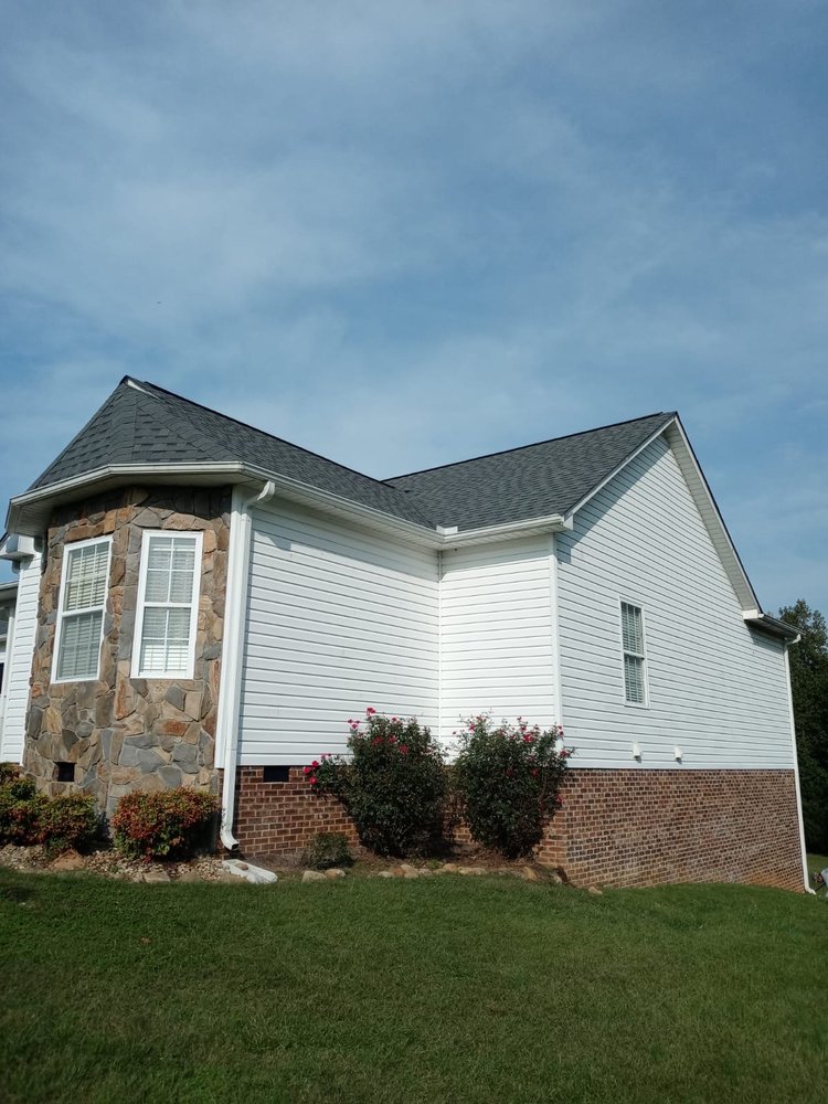 Slide of Diaz Roofing