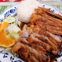 Chinarestaurant - Nr. 22 auf der Mittagskarte : knusprige Ente mit Champions und Spargel, Reis, Szechuan-Sauce.