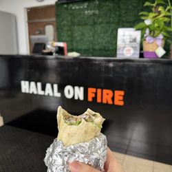 Absolutely fantastic halal food!  Will definitely be coming back.