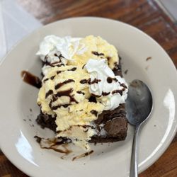 Lash's Restaurant - Omg the amazing brownie