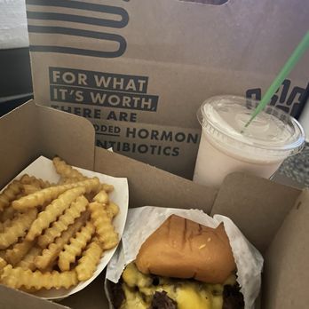 Shake Shack Glendale - Burgers Near Me - Glendale, California