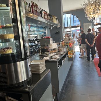 Eiscafe Raffaello - Inside - Ice Cream & Frozen Yogurt Near Me - Cologne, NW