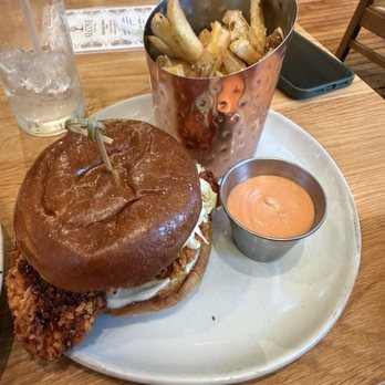 Alcove - Fried chicken sandwich - Venues & Event Spaces Near Me - Cincinnati, Ohio