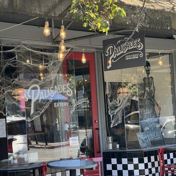 Palisades Eatery - Just before Halloween! - Pizza Near Me - Calistoga, California Palisades Eatery - Just before Halloween! - Pizza Near Me - Calistoga, California
