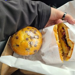 Grilli's Gourmet Deli & Catering - 2 eggs O.M. with bacon on a kaiser roll and chocolate chip muffin. All was delicious