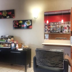 Maxima Hair At 555 - Maxima welcomes you with fresh coffee.