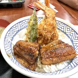 Hannosuke - Unagi shrimp tempura donburi. Portions are small.