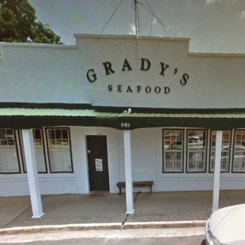 Grady's Seafood - a car parked in front of the restaurant - Seafood Near Me - Graceville, Florida
