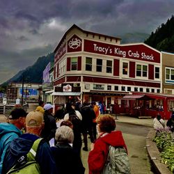 Tracy's King Crab Shack - LONG LINE @ 7PM