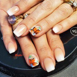 Nail Art - Pink and White Hombre with design