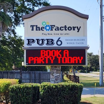 Pub 6 - Street sign - American Near Me - Gulf Shores, Alabama Pub 6 - Street sign - American Near Me - Gulf Shores, Alabama