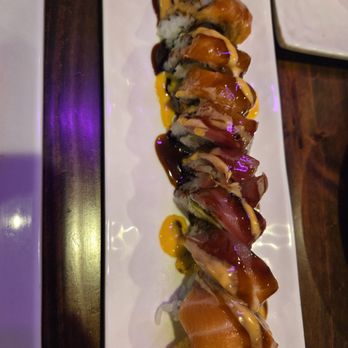 Hikari Sushi & Ramen - Salmon roll - Sushi Bars Near Me - Corona, California