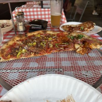 Side Project Pizza - Breweries Near Me - Maplewood, Missouri
