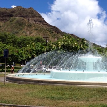 Louise Dillingham Memorial Fountain - By daylight, she's beautiful... - Landmarks & Historical Buildings Near Me - Honolulu, Hawaii