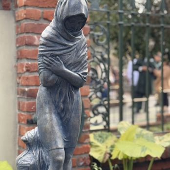Haunted Mansion Holiday - Haunted Mansion statue - Haunted Houses Near Me Haunted Mansion Holiday - Haunted Mansion statue - Haunted Houses Near Me