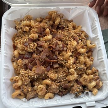 Smoke House BBQ - brisket and bacon mac and cheese - Barbeque Near Me - Norwood, Massachusetts Smoke House BBQ - brisket and bacon mac and cheese - Barbeque Near Me - Norwood, Massachusetts