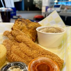 Big Mama's Kitchen and Catering - 1 FISH 1 CHICKEN