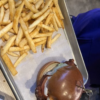 IV Purpose - Crispy Chicken Sandwich - Sports Bars Near Me - Brooklyn, New York