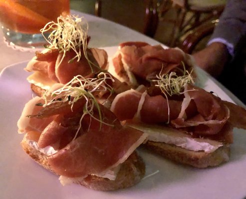 Alvear Roof Bar by null