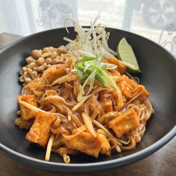 Meyou - Pad thai with tofu - Thai Near Me - Webster Groves, Missouri Meyou - Pad thai with tofu - Thai Near Me - Webster Groves, Missouri