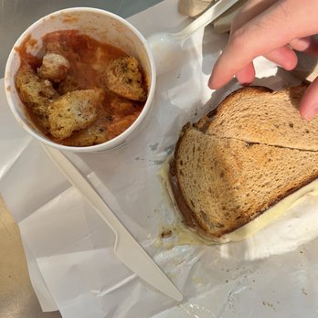 Beecher's Handmade Cheese - Grilled Cheese Sandwich & Tomato Flagship Soup - Cheese Shops Near Me - Seattle, Washington