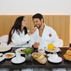 Arcotel Camino - ARCOTEL Camino Stuttgart - Junior Suite Frühstück im Bett